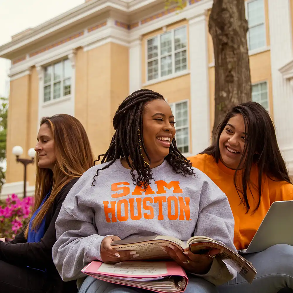 SHSU students study outside on a beautiful Texas day.