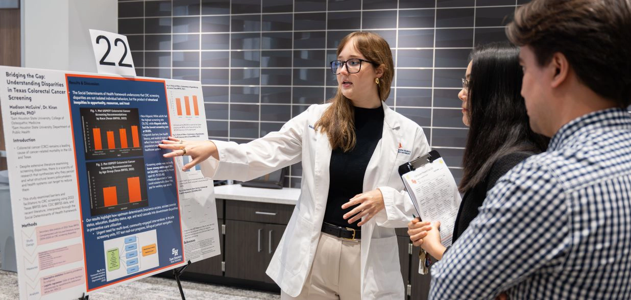 COM Student presenting 